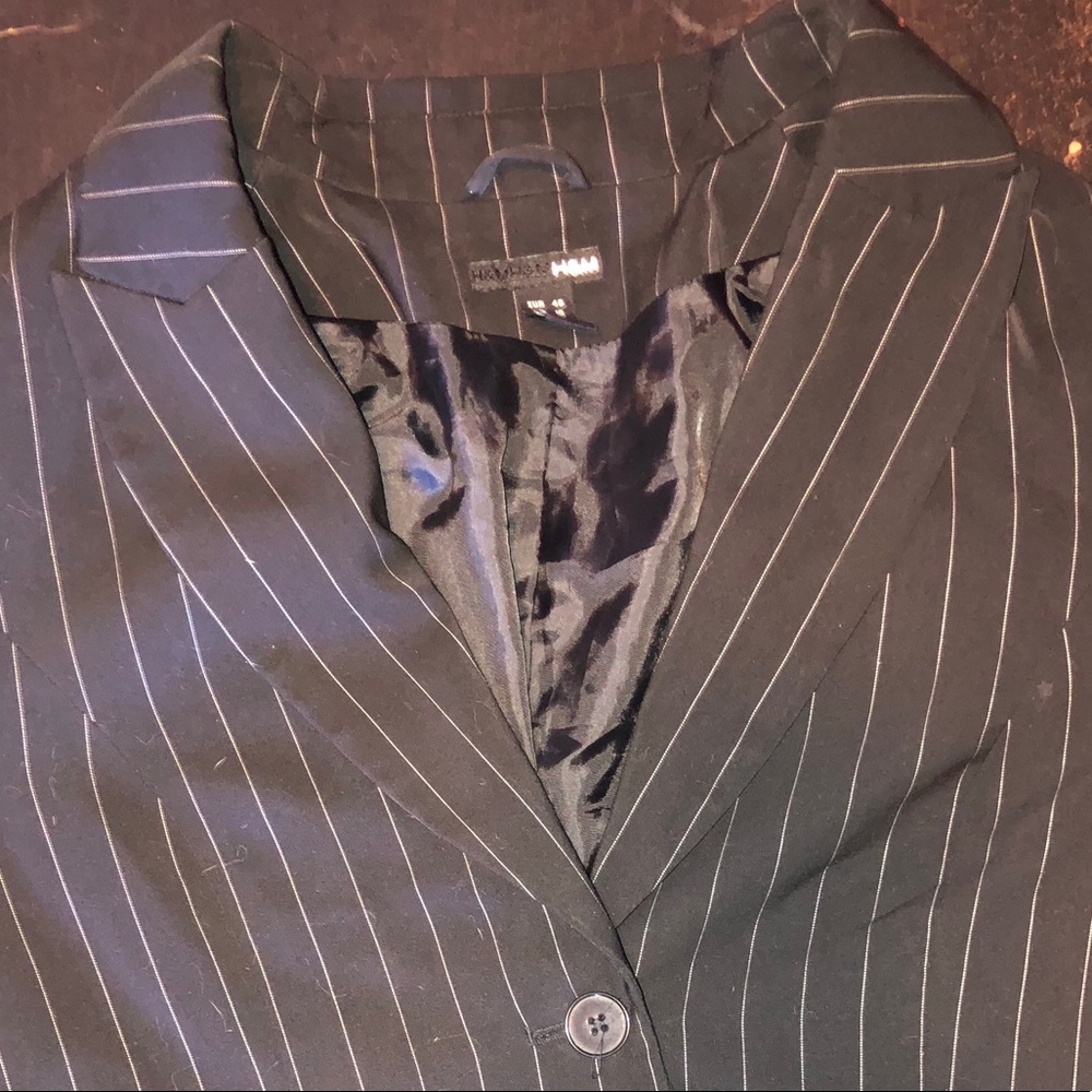 H&M Women’s Pinstriped Blazer